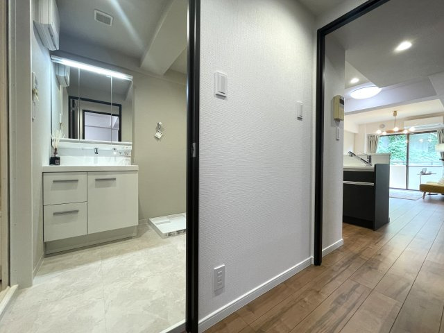 ロ・ロ・ロイヤル♪ロイヤルプラザ三ツ沢の独立洗面台|独立洗面化粧台付き