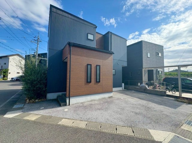 栗東市上鈎　中古戸建ての外観