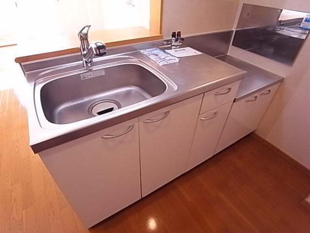 メゾンアンソレイエ1のキッチン