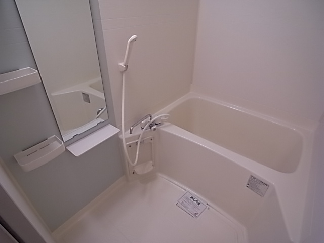 メゾンアンソレイエ1の浴室