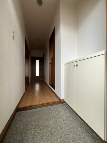 ドミール加佐の玄関