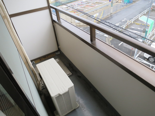 市川ハイムⅢのバルコニー|バルコニースペースでお洗濯物も外干しできます☆