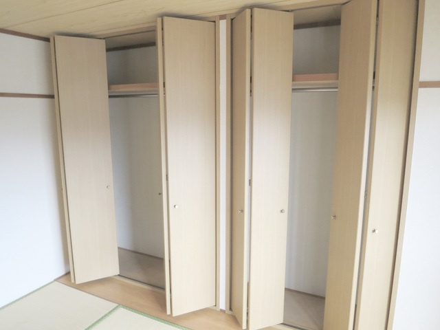 市川ハイムⅢの収納|和室内の収納です。これだけあると助かりますね☆