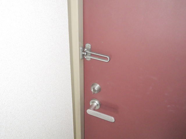 市川ハイムⅢの玄関|うち鍵もついて安心ですね☆