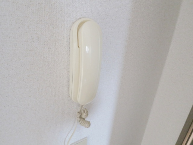 市川ハイムⅢのセキュリティ|インターホンがついて来客の際も安心ですね☆