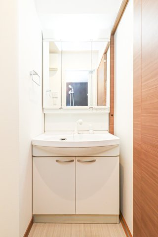 サヴォイクラウドスケープ　13階の独立洗面台|別号室のものです。現状優先になります。