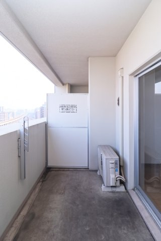 サヴォイクラウドスケープ　13階のバルコニー|別号室のものです。現状優先になります。