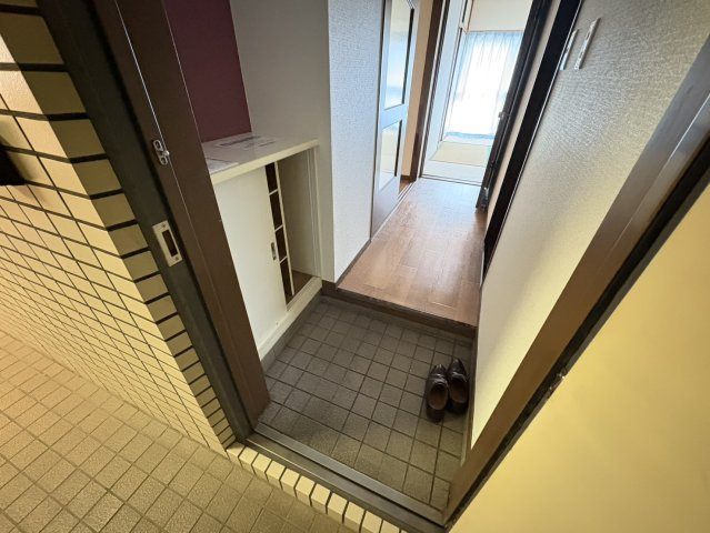 新潮通り一番館の玄関