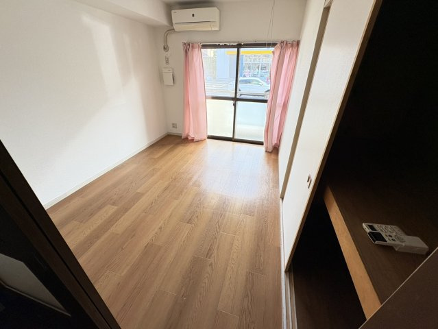 新潮通り一番館の居間・リビング