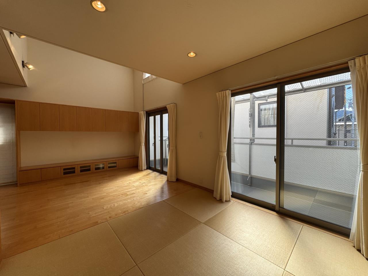 高知市百石町１丁目　中古戸建の居間・リビング