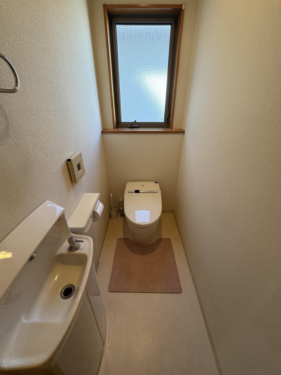 高知市百石町１丁目　中古戸建のトイレ