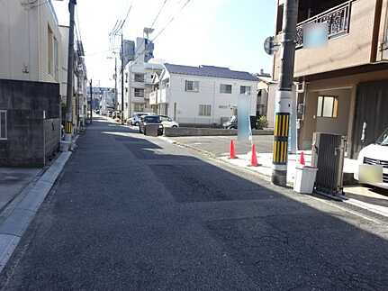 広島市南宇品海岸2丁目　中古一戸建ての前面道路含む現地写真