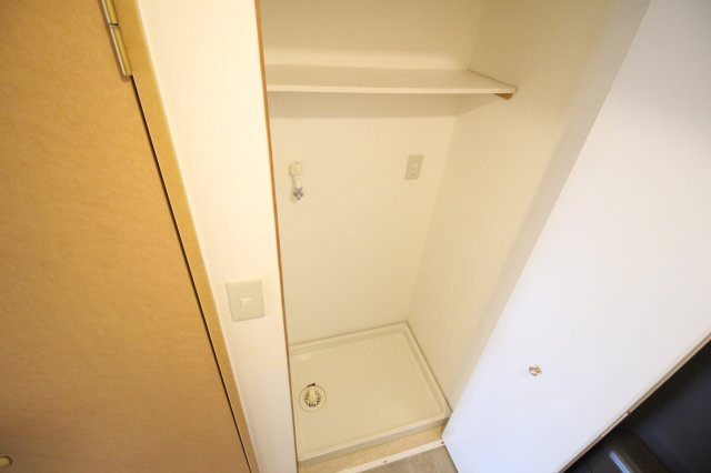 【設備】 | フロレスコ昭和町 | 収納型の洗濯機置き場