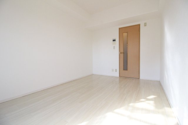 【寝室】 | フロレスコ昭和町 | 南向きの明るい室内