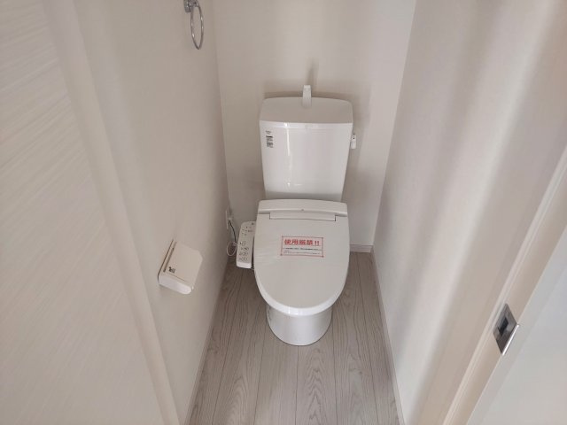 宝塚市中山桜台2丁目新築一戸建のトイレ|2階トイレ　温水洗浄便座付き