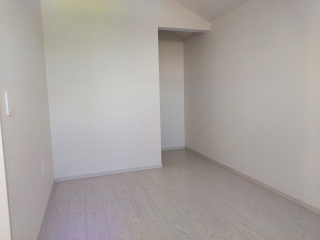 宝塚市中山桜台2丁目新築一戸建の洋室|2階北側洋室約5帖