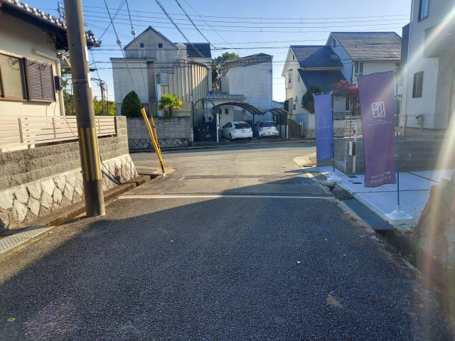 宝塚市中山桜台2丁目新築一戸建の前面道路含む現地写真|東側前面道路