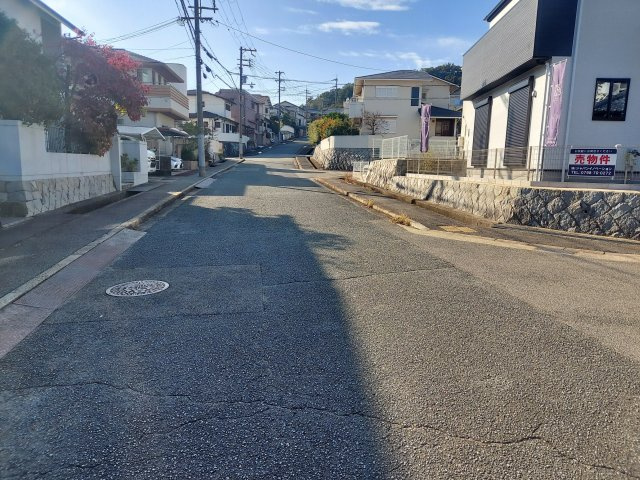 宝塚市中山桜台2丁目新築一戸建の前面道路含む現地写真|南側前面道路