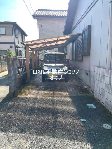 【駐車場】 | 久喜市鷲宮5丁目　中古一戸建 | 駐車スペースは普通車＋軽自動車