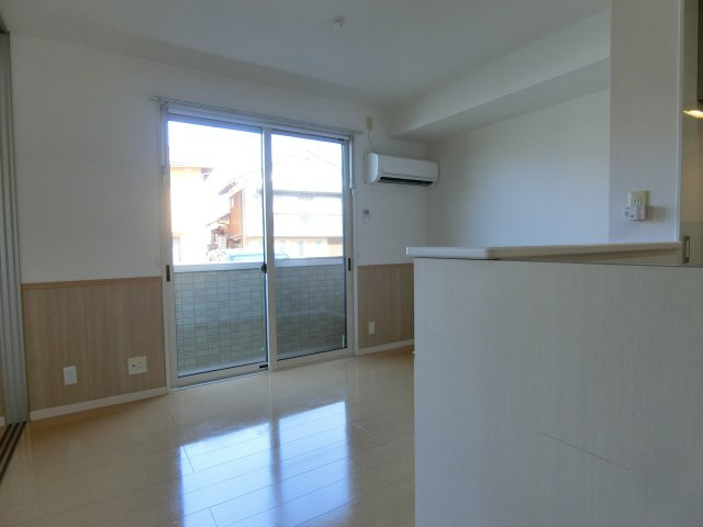 ルミエールＴの居間・リビング|イメージ101号室の写真