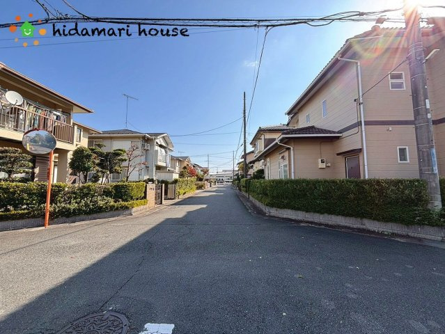 鴻巣市中央　中古戸建の前面道路含む現地写真