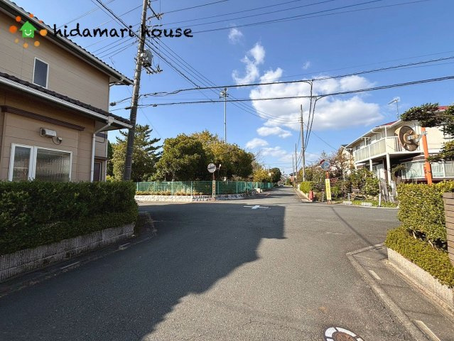 鴻巣市中央　中古戸建の前面道路含む現地写真