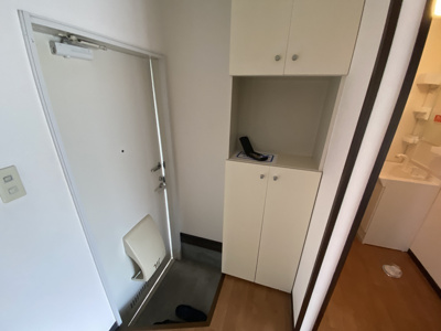 【玄関】 | シオン花咲 | ※同タイプの別の部屋の写真です。