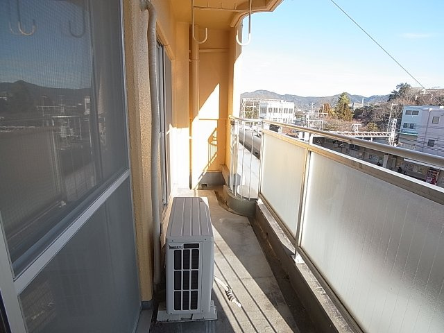 ラムール山の街のバルコニー|日当たりの良いバルコニー