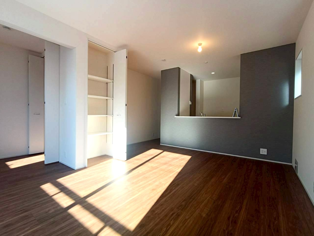 三郷市　戸ケ崎1丁目　新築戸建　全1棟　の居間・リビング|おしゃれな居間です