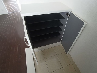 【玄関】 | セビーヌ鈴蘭台 | 玄関にはシューズＢＯＸも有ります