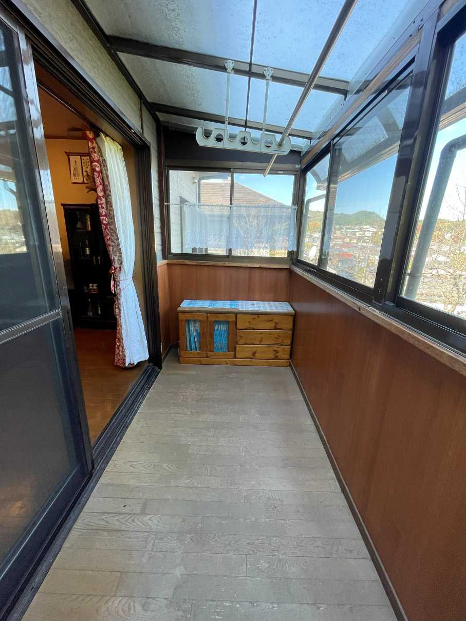 あきる野市留原　中古戸建のバルコニー|LDKバルコニーは屋根付で雨でも安心！