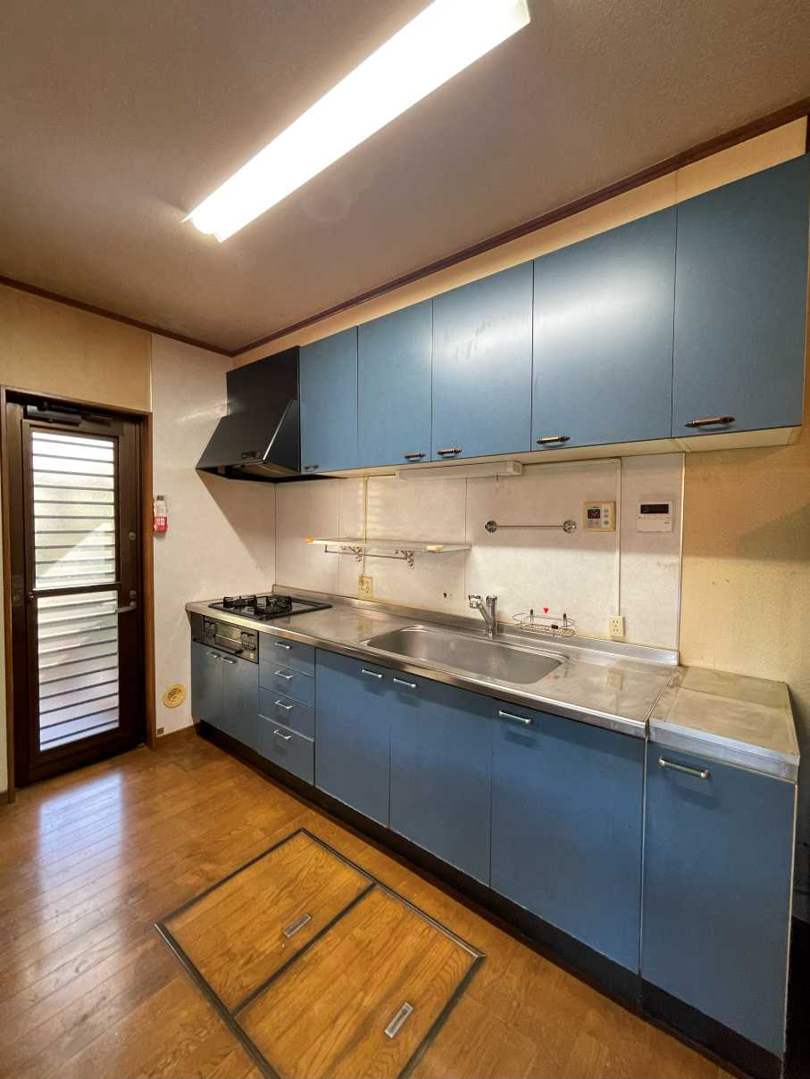 あきる野市留原　中古戸建のキッチン|勝手口や床下収納もあります！