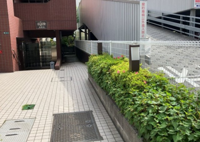【庭】 | レジェンド相模原 | 物件によっては、入居者が個人的に使用できる専用庭がついているものもあります。また、住宅の中にある土間の部分を庭と呼ぶこともあります。庭の用途は住む人によって変わり、それによってデザインもさまざまです。