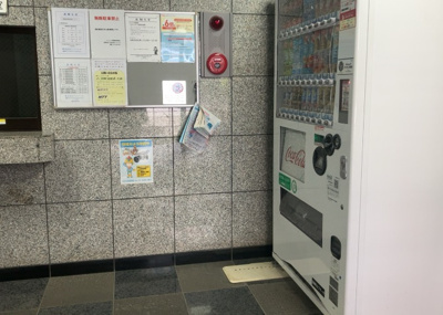 【ロビー】 | レジェンド相模原 | ラウンジは、マンションの共用スペースに椅子やテーブルなどを配置した利用者が寛げる空間です。屋内型ラウンジと屋外型ラウンジがあります。共用部分の管理状況と合わせて、詳細については現地でご確認ください。