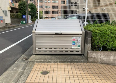 【設備】 | レジェンド相模原 | 共有部分は、住民なら誰もが使える設備のこと。例えば駐車場やエレベーター、インターネット設備、セキュリティ設備などがあります。他にも、マンションの廊下・外部階段やエントランス・ゴミ置き場などがあります。