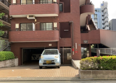 【外観】 | レジェンド相模原 | 隣家の土地はどうなっているのか、生活利便施設が近くにあるのか、学校まで近いかなど、お客様のライフスタイルにあわせたイメージが重要です。また、近くにあると困る施設が近くにないかも確認するといいでしょう。