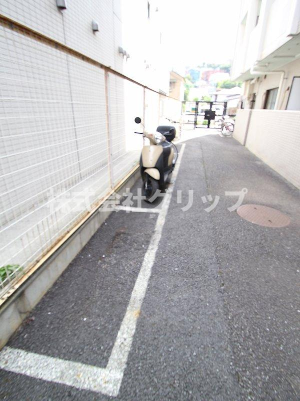 コスモ横浜保土ケ谷の駐車場