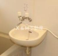 シャレー馬橋の洗面所|明るい洗面所です