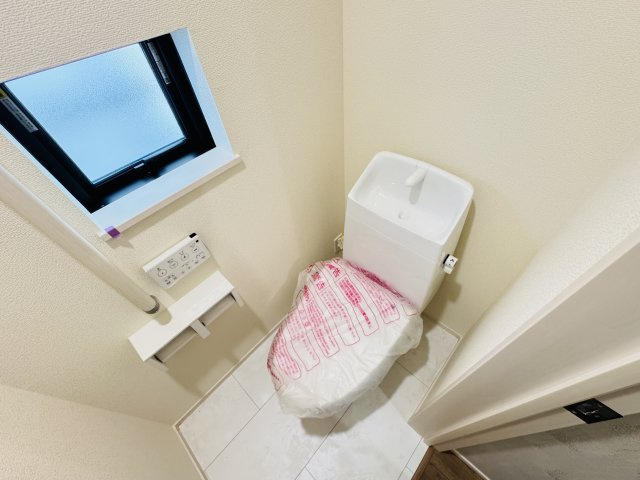 【トイレ】 | 市川市須和田２丁目新築戸建【真間小学校：8分】 | 温水洗浄暖房便座つきトイレ