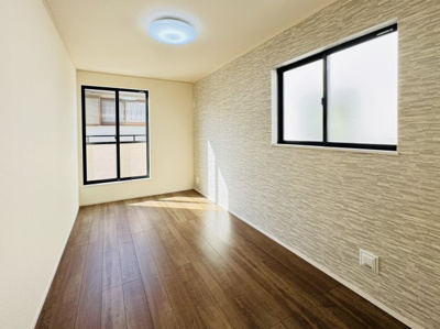 【寝室】 | 市川市須和田２丁目新築戸建【真間小学校：8分】 | 7.12帖寝室・アクセントクロス