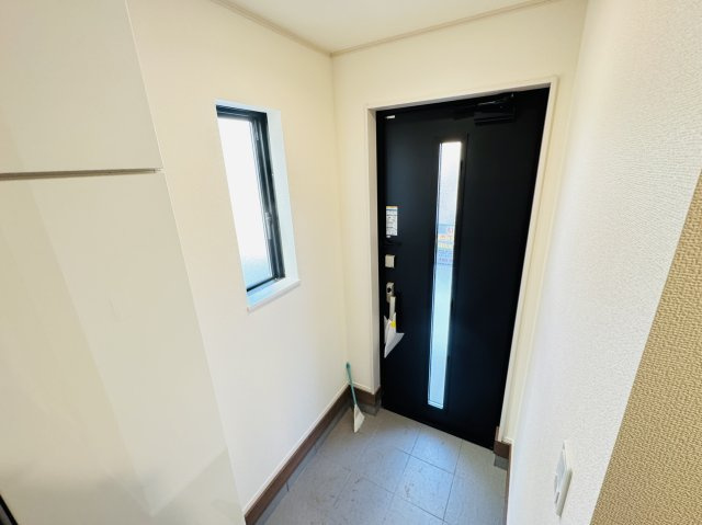 【玄関】 | 市川市須和田２丁目新築戸建【真間小学校：8分】 | 玄関ホール
