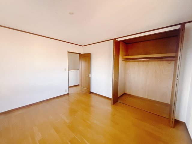 【中古戸建】太田市緑町の洋室|■2階洋室｜子供部屋のメリットは「自立心を養うことができる」「自分で整理整頓できるようになる」そして、お子様が成長した際には「プライバシーを確保できる」といい事だらけ♪