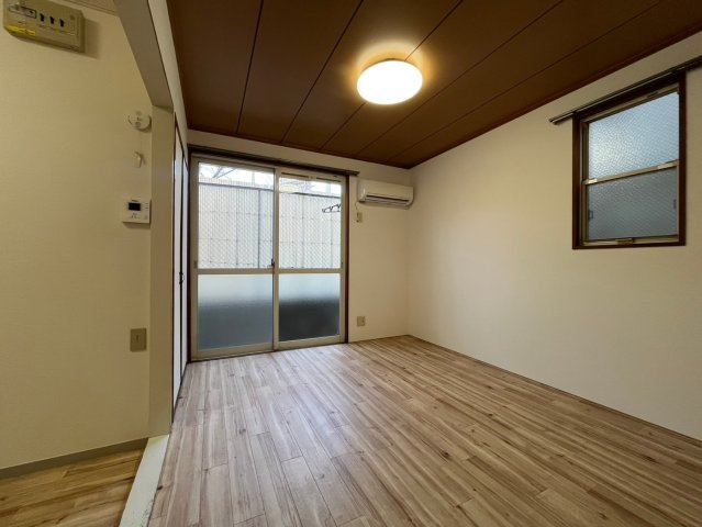 ファミール長田の居間・リビング