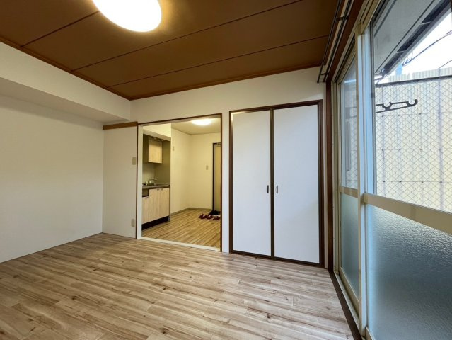 ファミール長田の居間・リビング