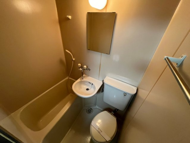 ファミール長田の浴室