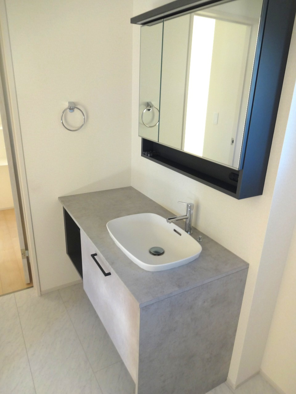 リーブルガーデン  小美玉市上玉里第2　1の脱衣所|朝の洗顔、歯磨きも、入浴後の肌や髪のお手入れも、きっと優雅な気持ちになれるお洒落なパウダールームです♪