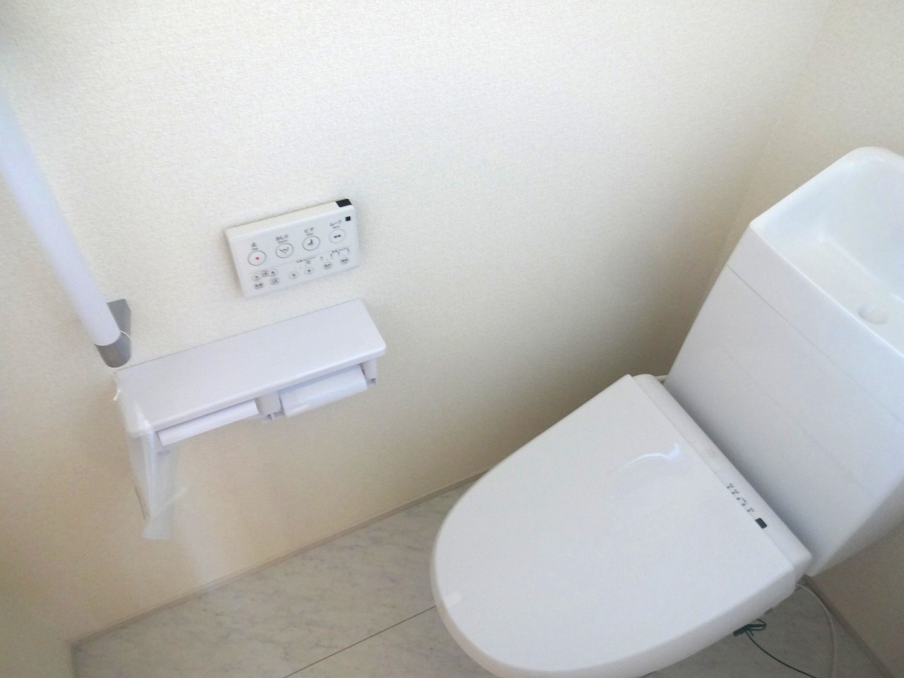 リーブルガーデン  小美玉市上玉里第2　1のトイレ|毎日使う空間と機能だから、いつまでも清潔なスペースであってほしいのがトイレです。お掃除しやすいシンプルなデザインです。