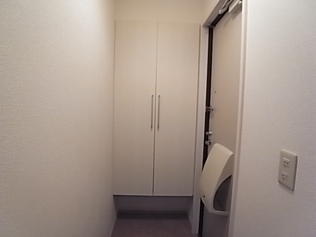 ウィルモア垂水D棟の玄関