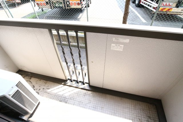 神戸市垂水区下畑町のアパートのバルコニー