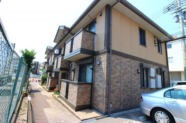 神戸市垂水区下畑町のアパートのエントランス